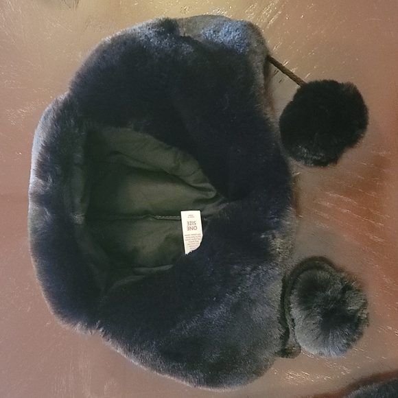 Matching Hat, Scarf and Gloves set - Picture 4 of 13